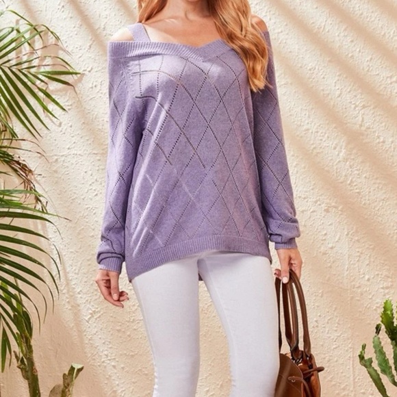 Beautiful woman cold shoulder knit sweater - Picture 5 of 8